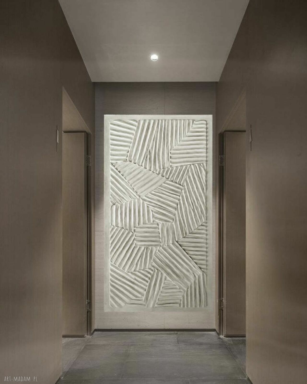 Płaskorzeźba ścienna 80x160 cm w kolorze RAL 9010