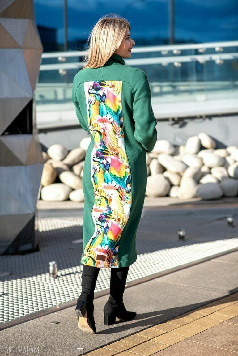 Płaszcz stójką butelkowa zieleń dzianinowy wiosenny kolana