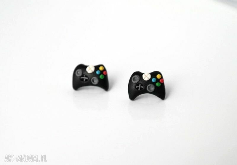 Forever Young - małe kolczyki wkrętki z motywem padów PlayStation i Xbox