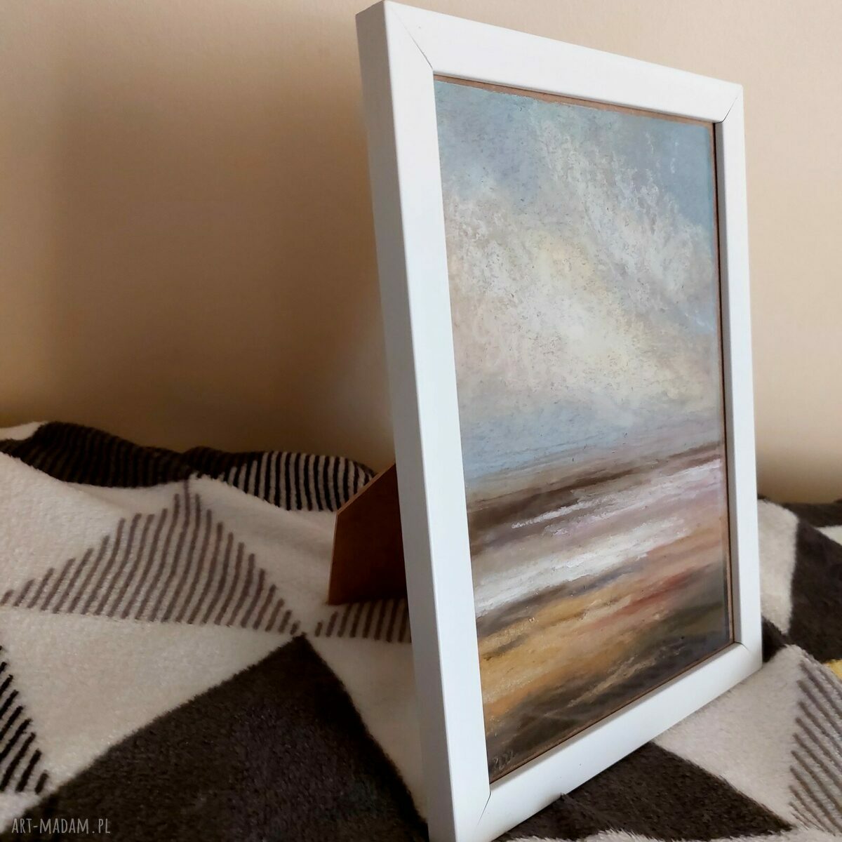 Plaża - rysunek pastelami olejnymi w białej ramie (A5)