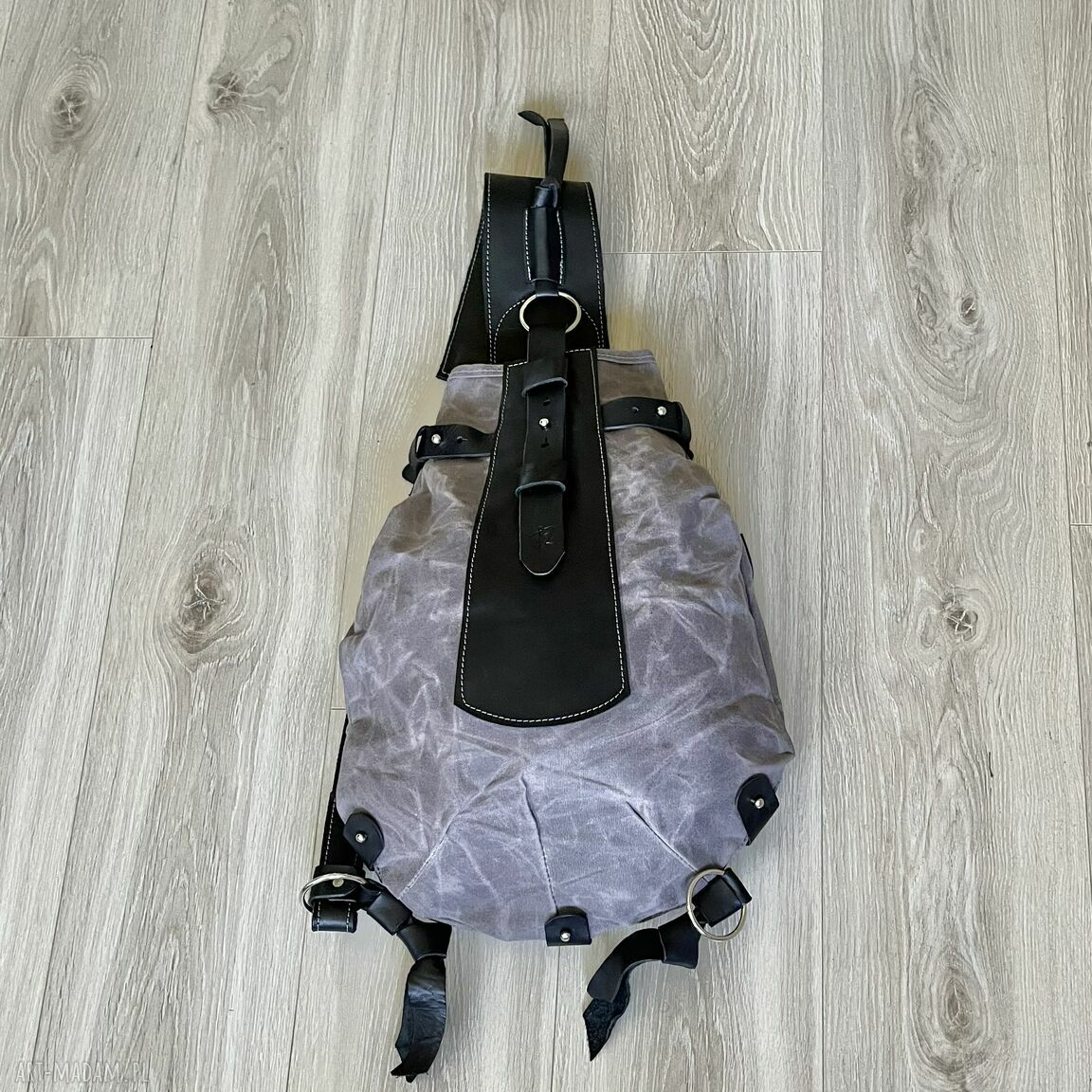 plecaki: Plecak „Bukłak” czarno szary ze skóry i bawełny woskowanej. ręcznie robione