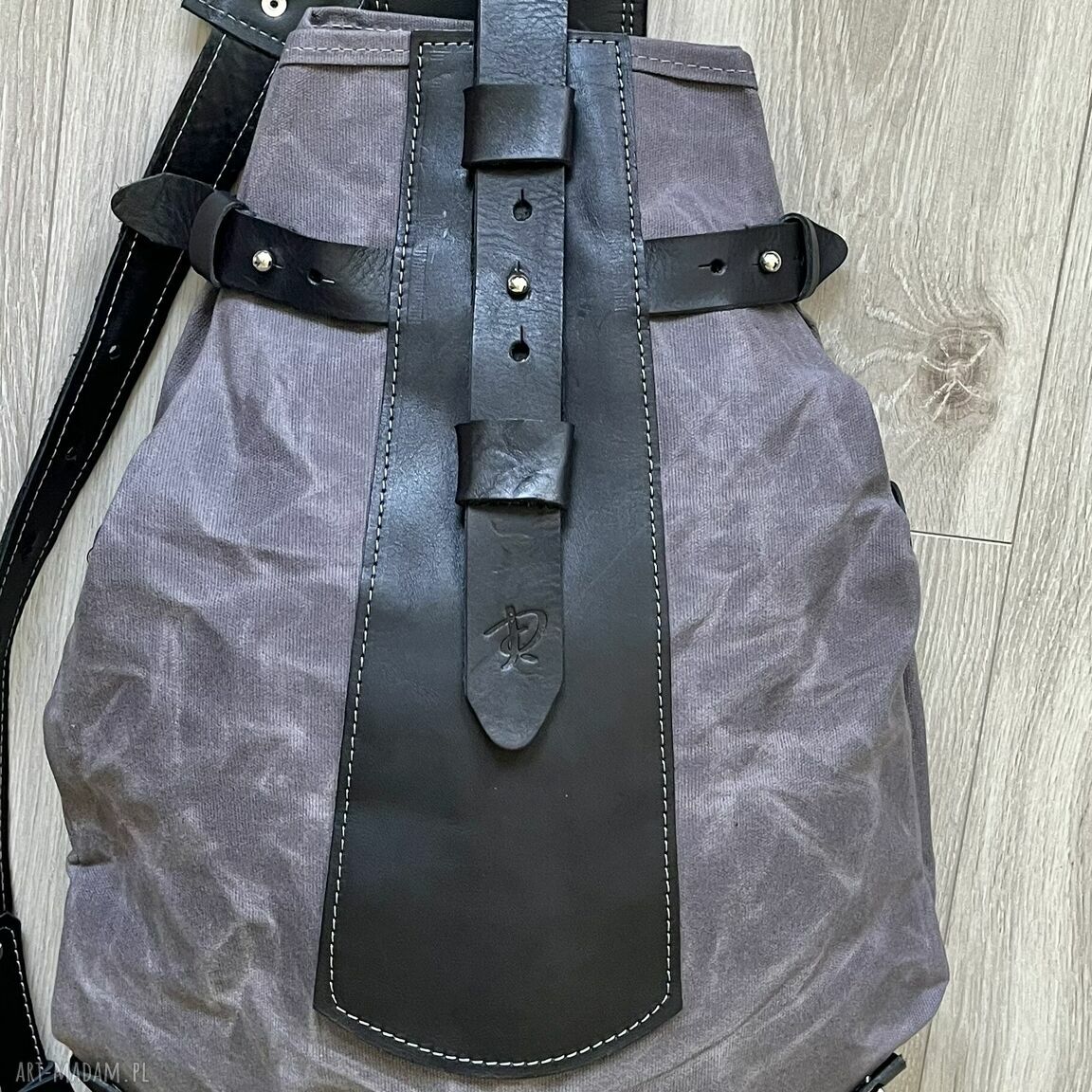 plecaki: Plecak „Bukłak” czarno szary ze skóry i bawełny woskowanej. ręcznie robione