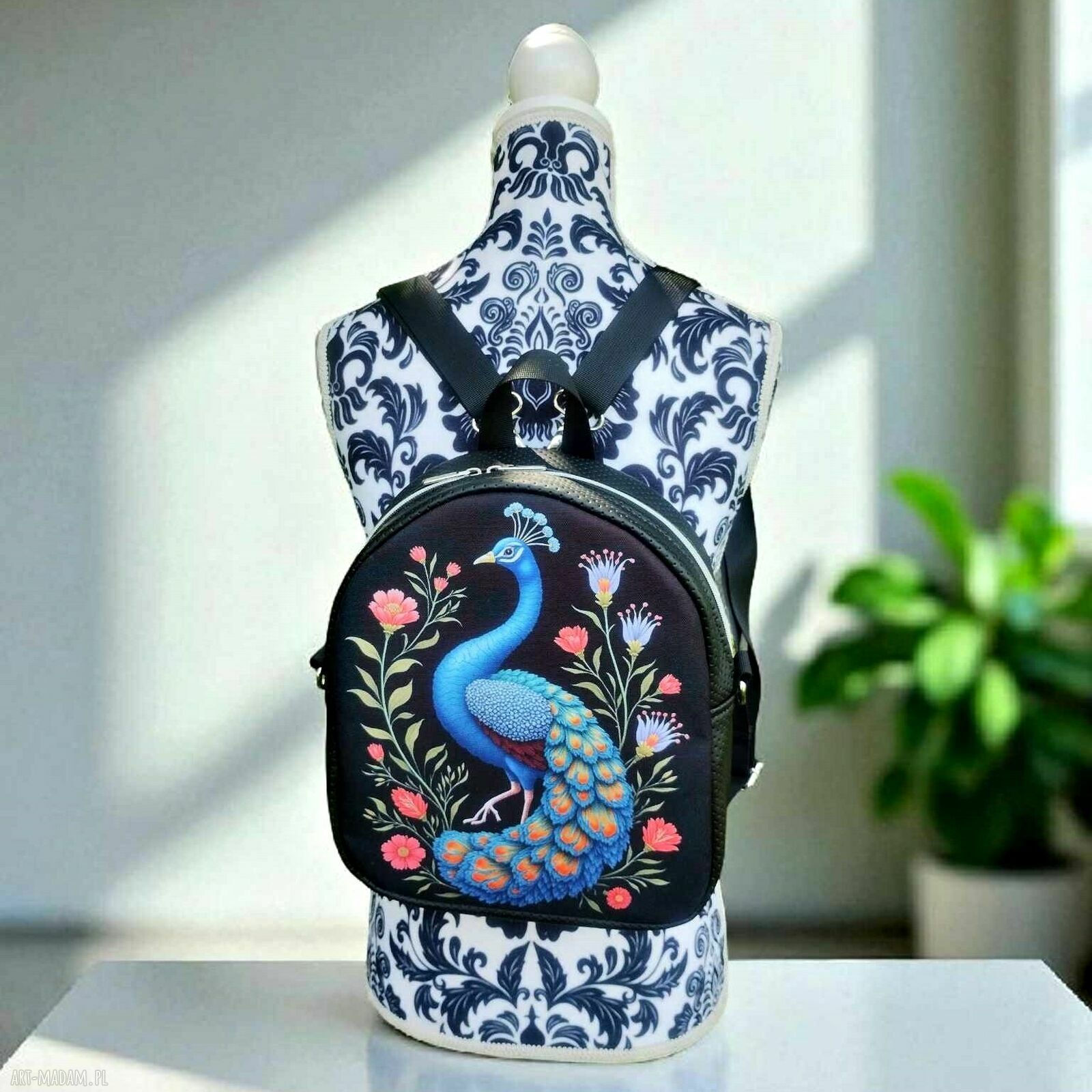 Plecak miejski NIEMAZACO z kolorowym pawiem - handmade