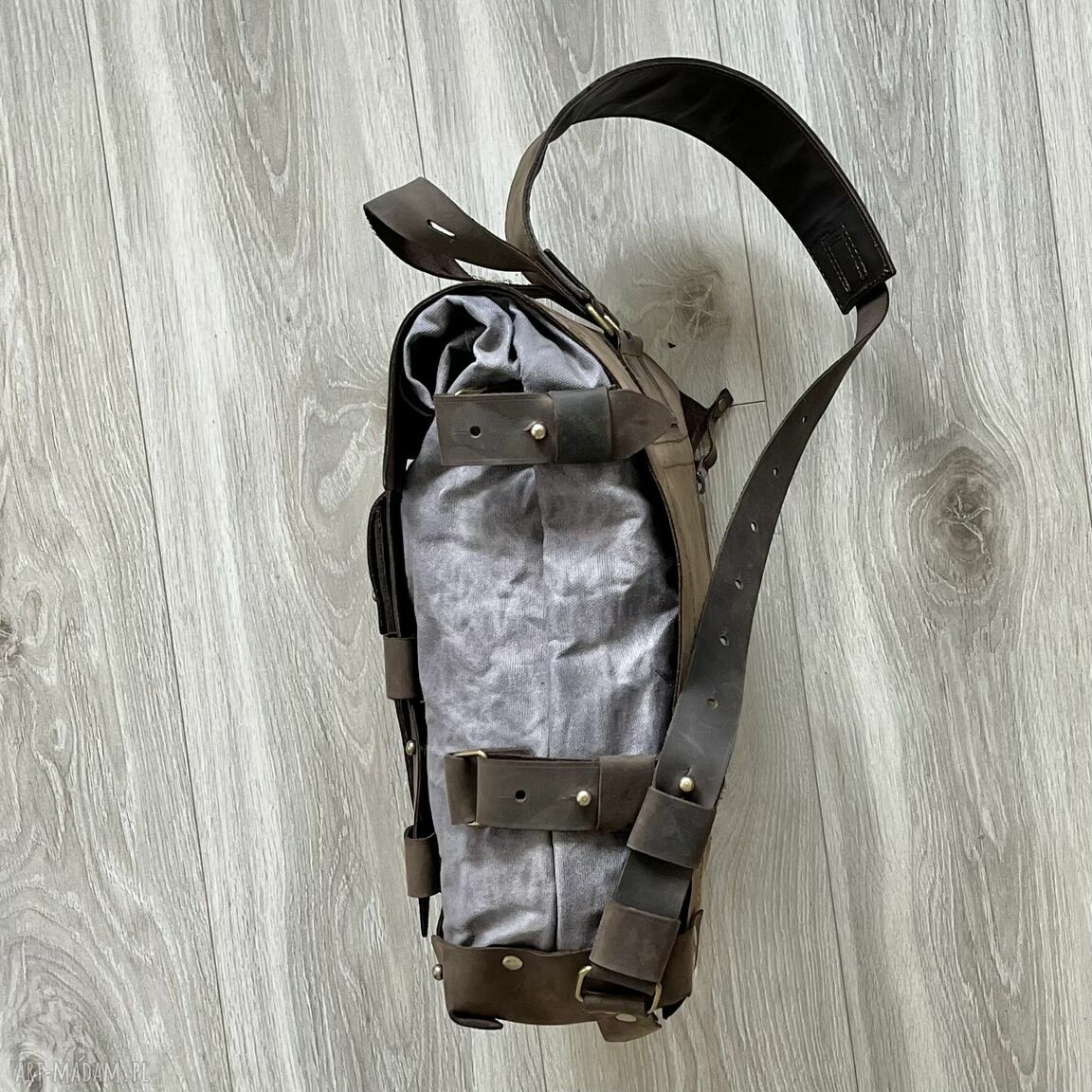 plecaki: Plecak na jedno ramie ze skóry i bawełny woskowanej szaro brązowy Vintage