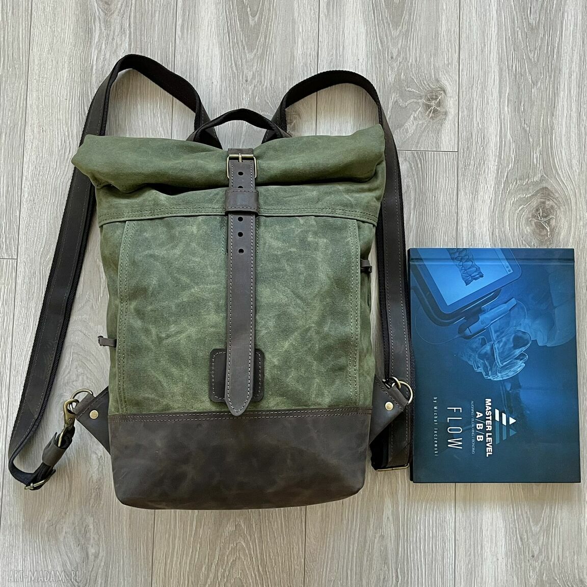 plecaki: Plecak rolowany ze skóry i bawełny woskowanej zielono brązowy. HandMade