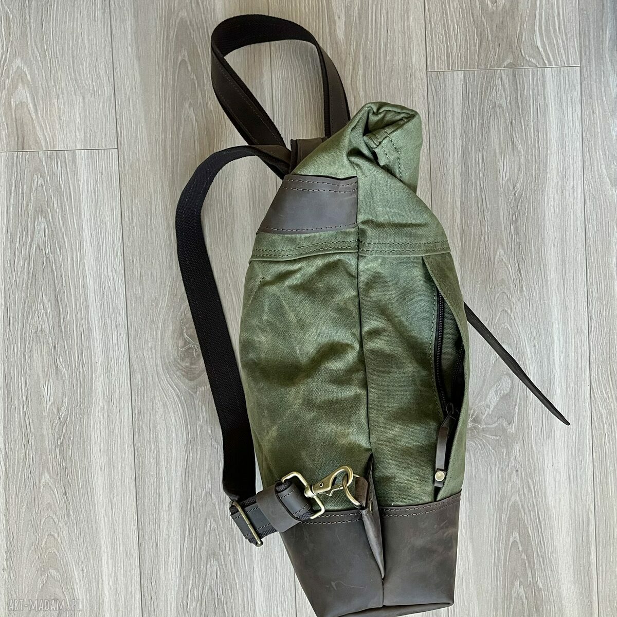 plecaki: Plecak rolowany ze skóry i bawełny woskowanej zielono brązowy. HandMade