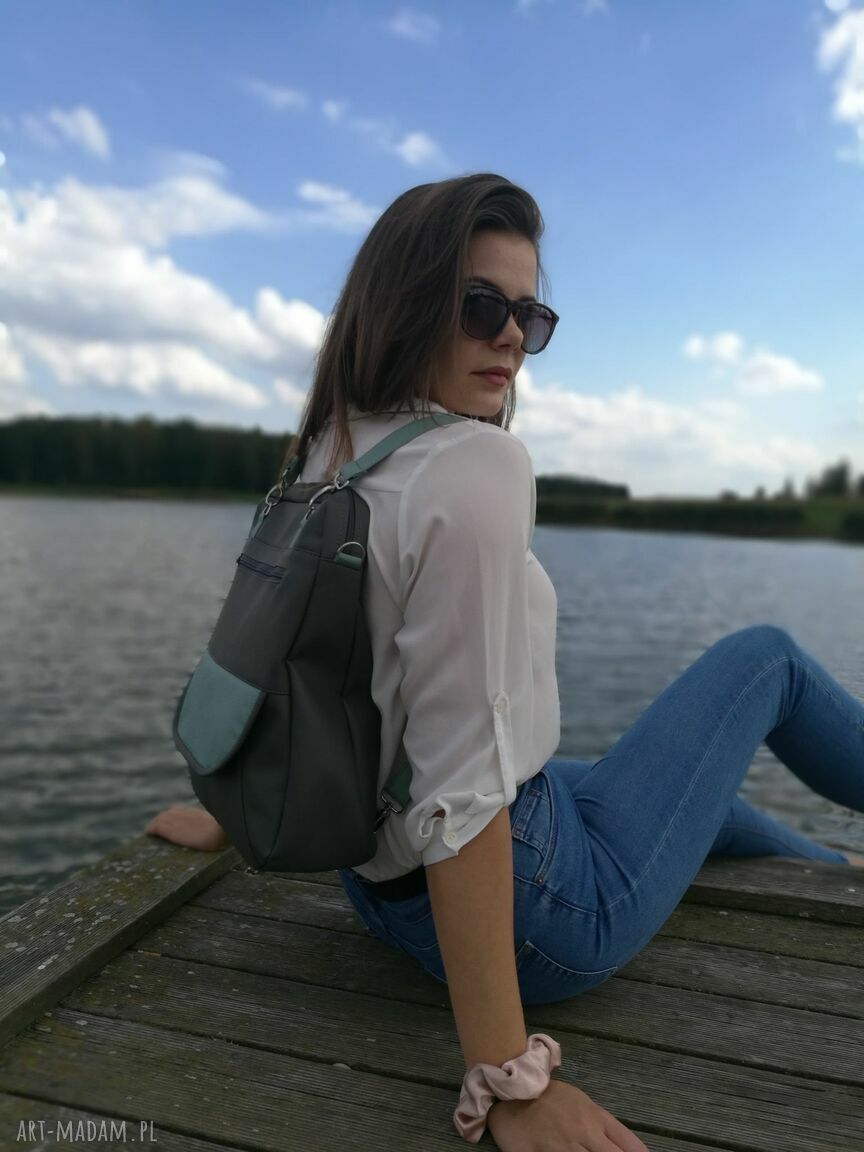Plecak - torba listonoszka na laptopa w beżowe heksagony