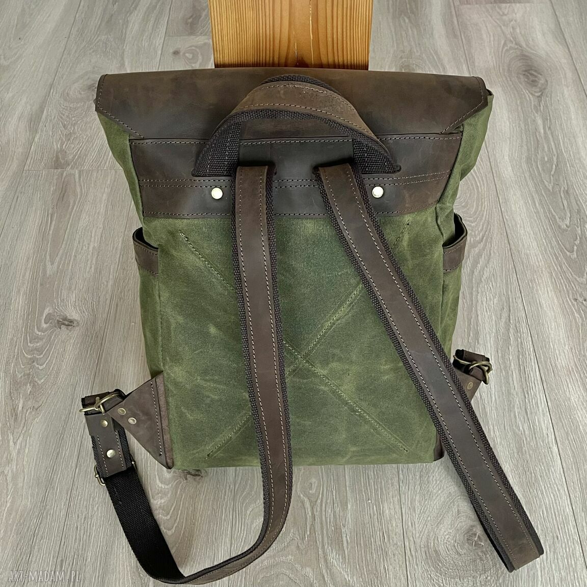plecaki: Plecak vintage ze skóry i bawełny woskowanej zielono brązowy. Ręczne