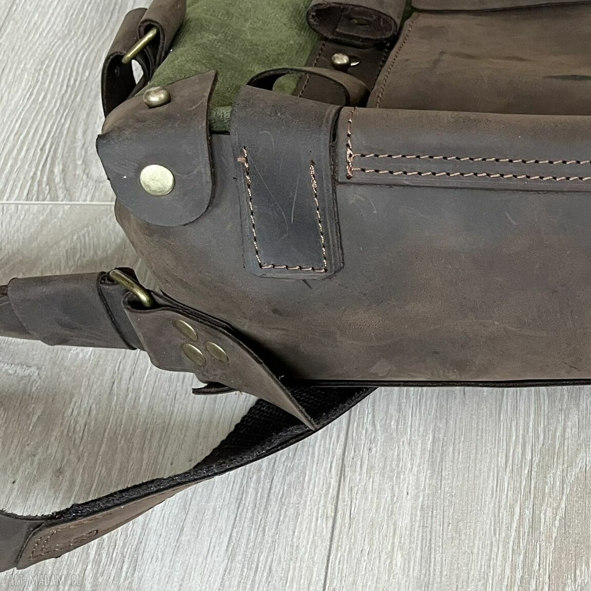 plecaki: Plecak ze skóry i bawełny woskowanej zielono brązowy wersja na jeden pas nośny