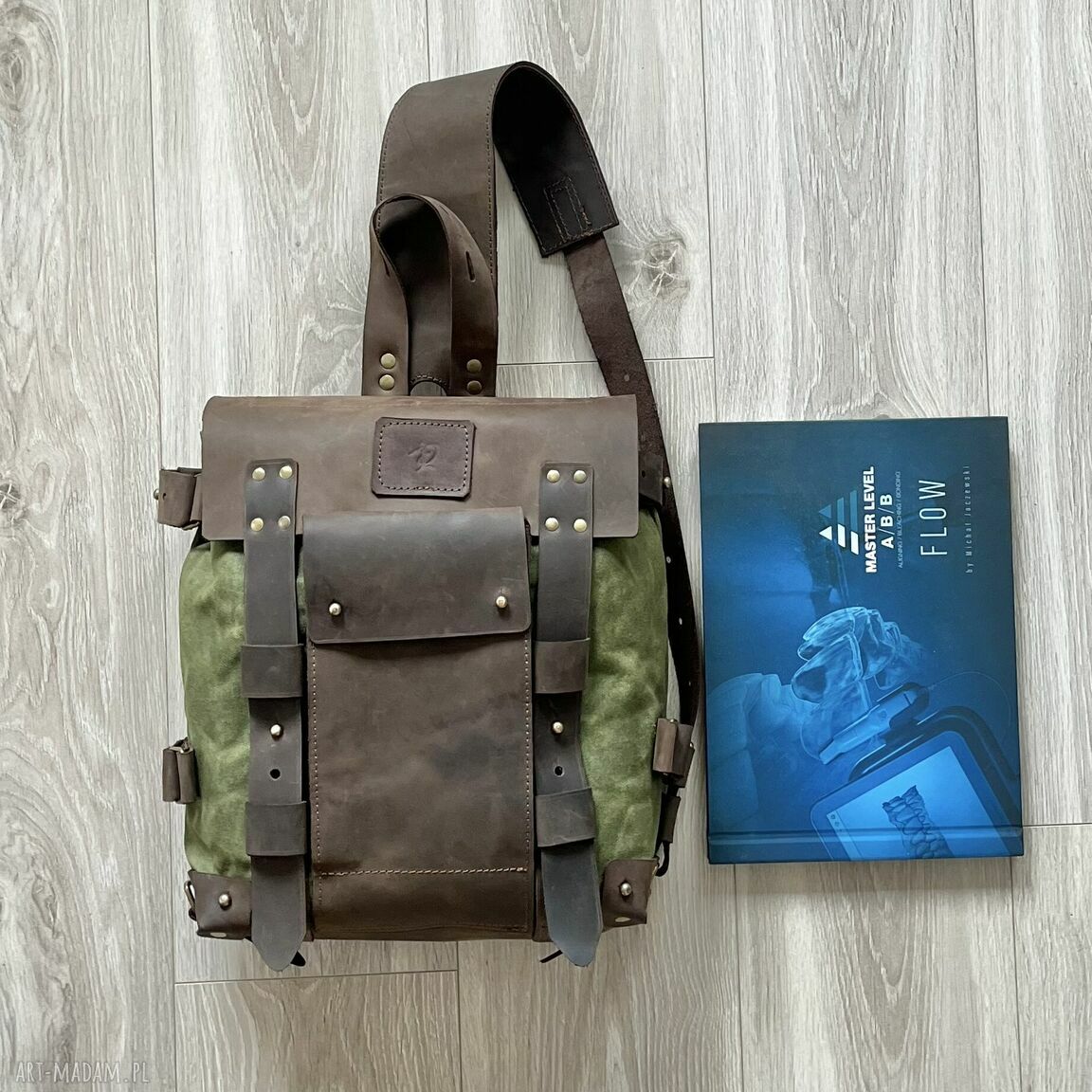 plecaki: Plecak ze skóry i bawełny woskowanej zielono brązowy wersja na jeden pas nośny