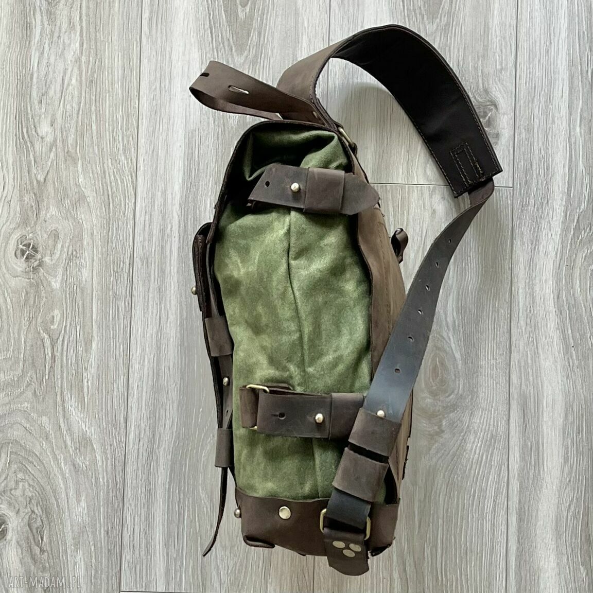 plecaki: Plecak ze skóry i bawełny woskowanej zielono brązowy wersja na jeden pas nośny