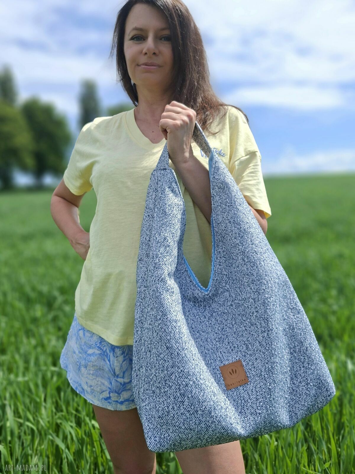 Płócienna torba Hobo Bonita biało-granatowa na ramię (worek)