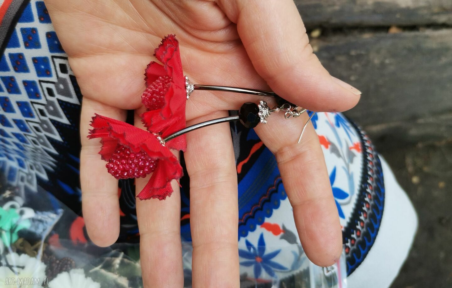 Kolczyki boho etno folk z motywem poziomki - czerwone i lekkie