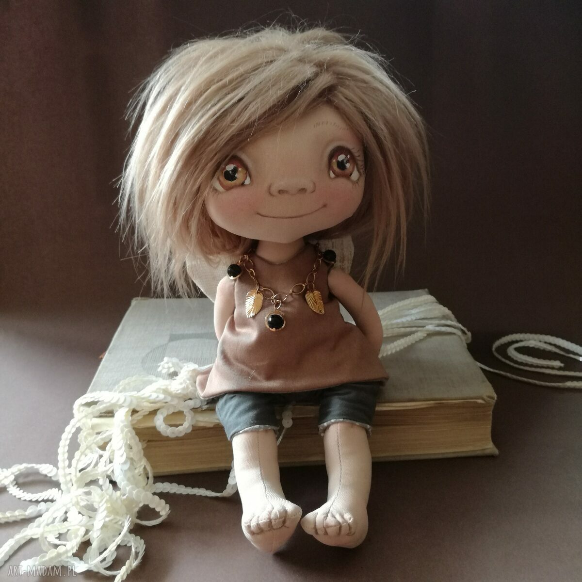 POCIECHA ZU - aniołek tekstylny ręcznie szyty i malowany (ok. 25 cm)
