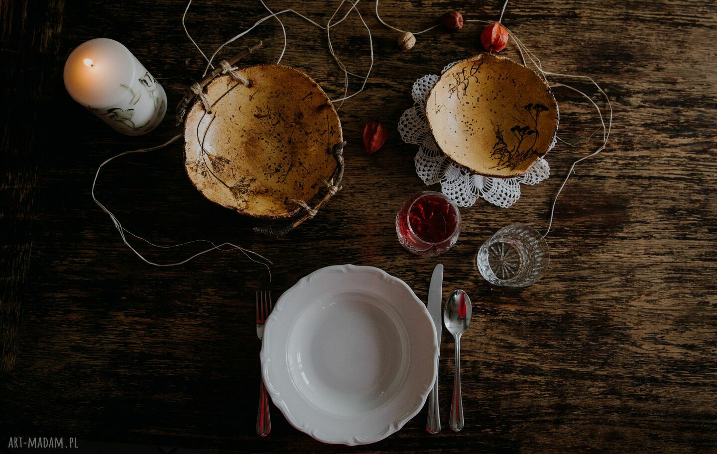 Misa ceramiczna z uchwytami z naturalnego drzewa - beż i brąz