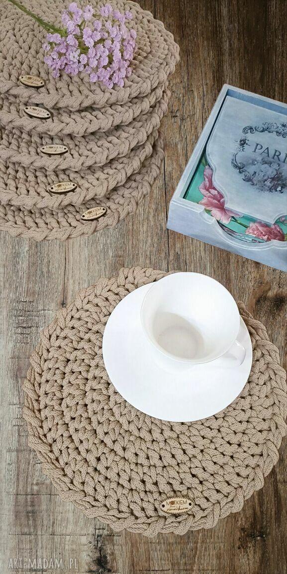 Ręcznie szydełkowana podkładka na stół ze sznurka 30 cm