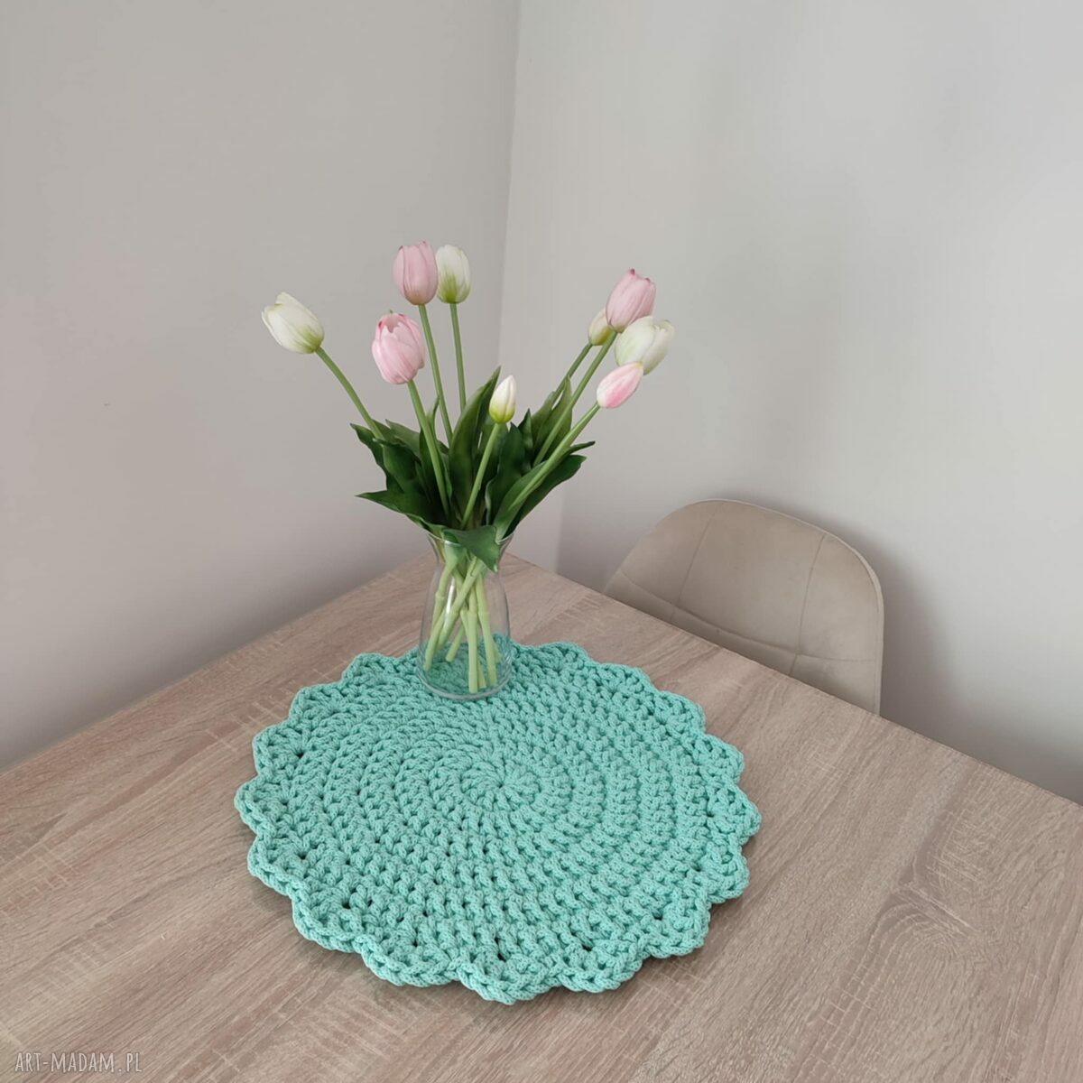 Podkładka na stolik ze sznurka bawełnianego szydełkowa 42 cm