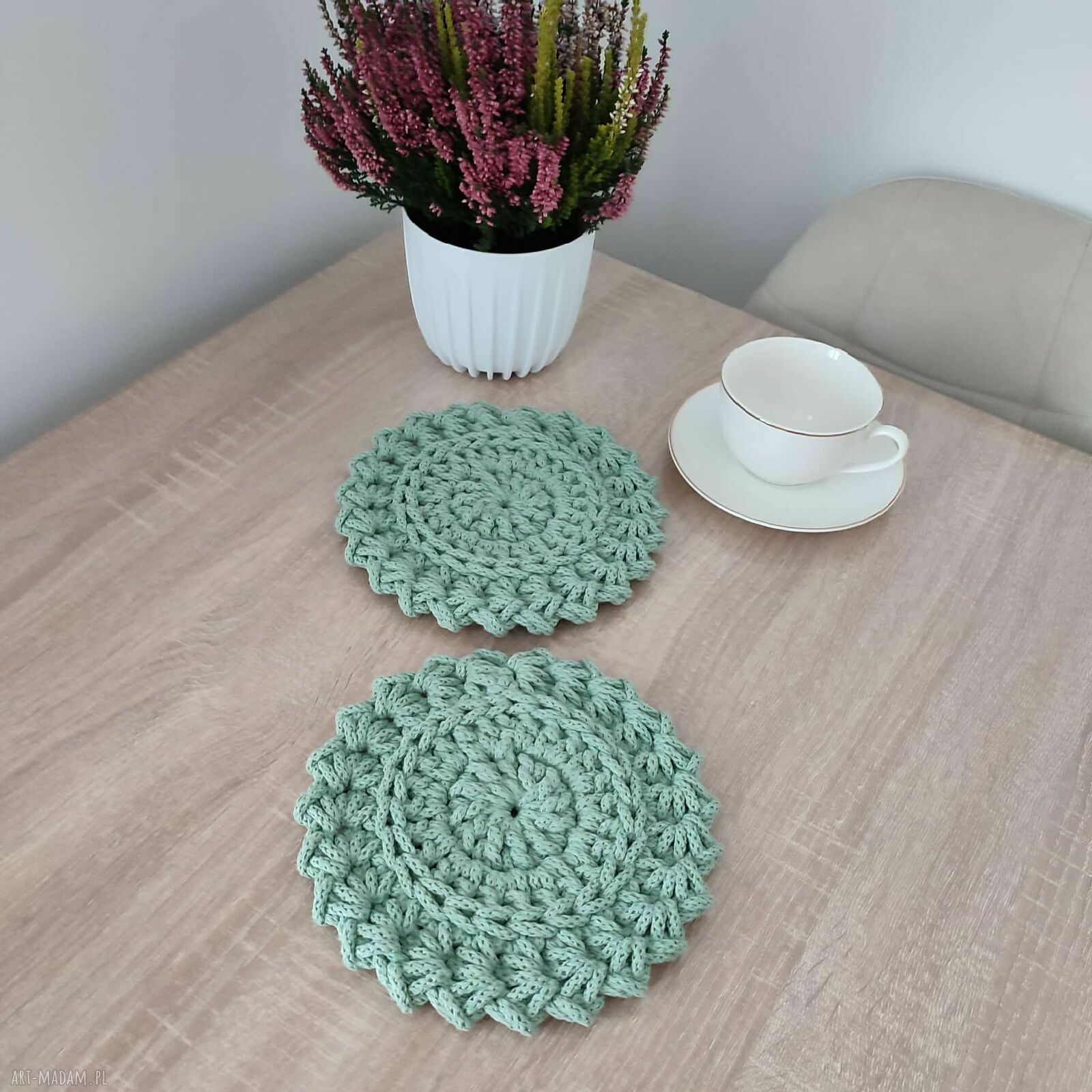 Okrągła podkładka szydełkowa 20 cm ze sznurka boho - ręcznie robiona
