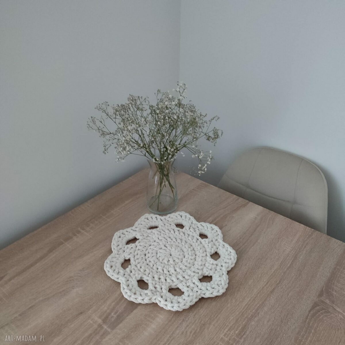 Podkładka okrągła ze sznurka 30 cm szydełkowana - ecru