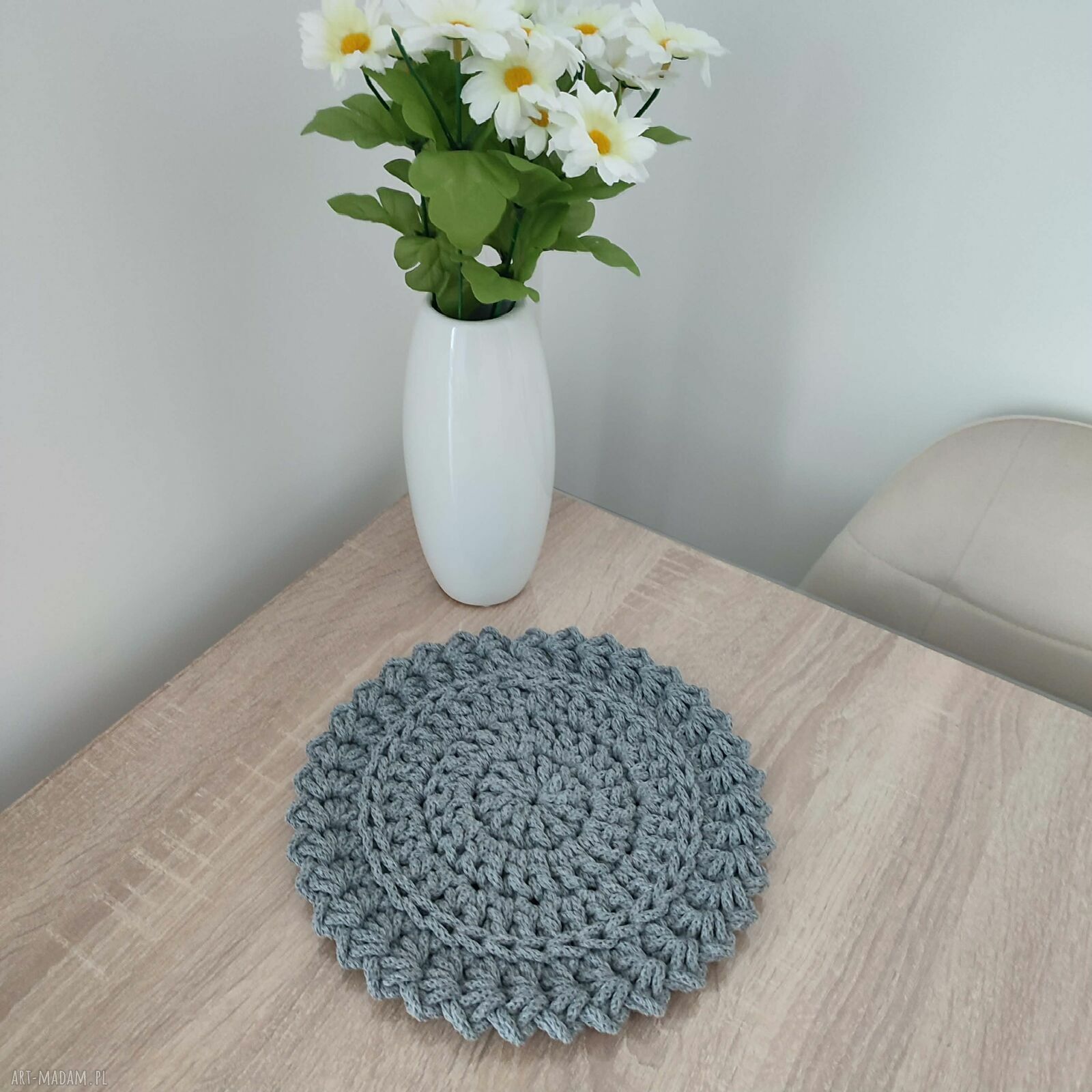 Podkładka okrągła ze sznurka 26 cm szydełkowa