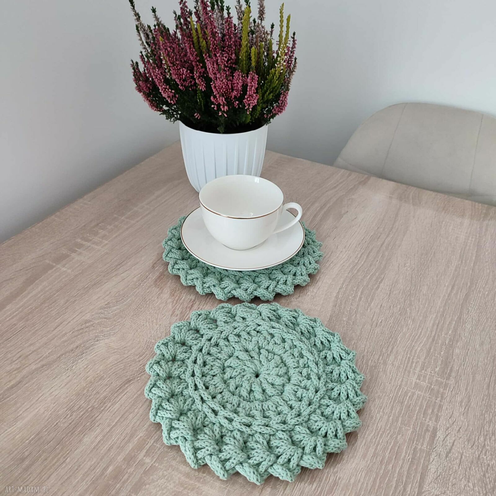 Okrągła podkładka szydełkowa 20 cm ze sznurka boho - ręcznie robiona