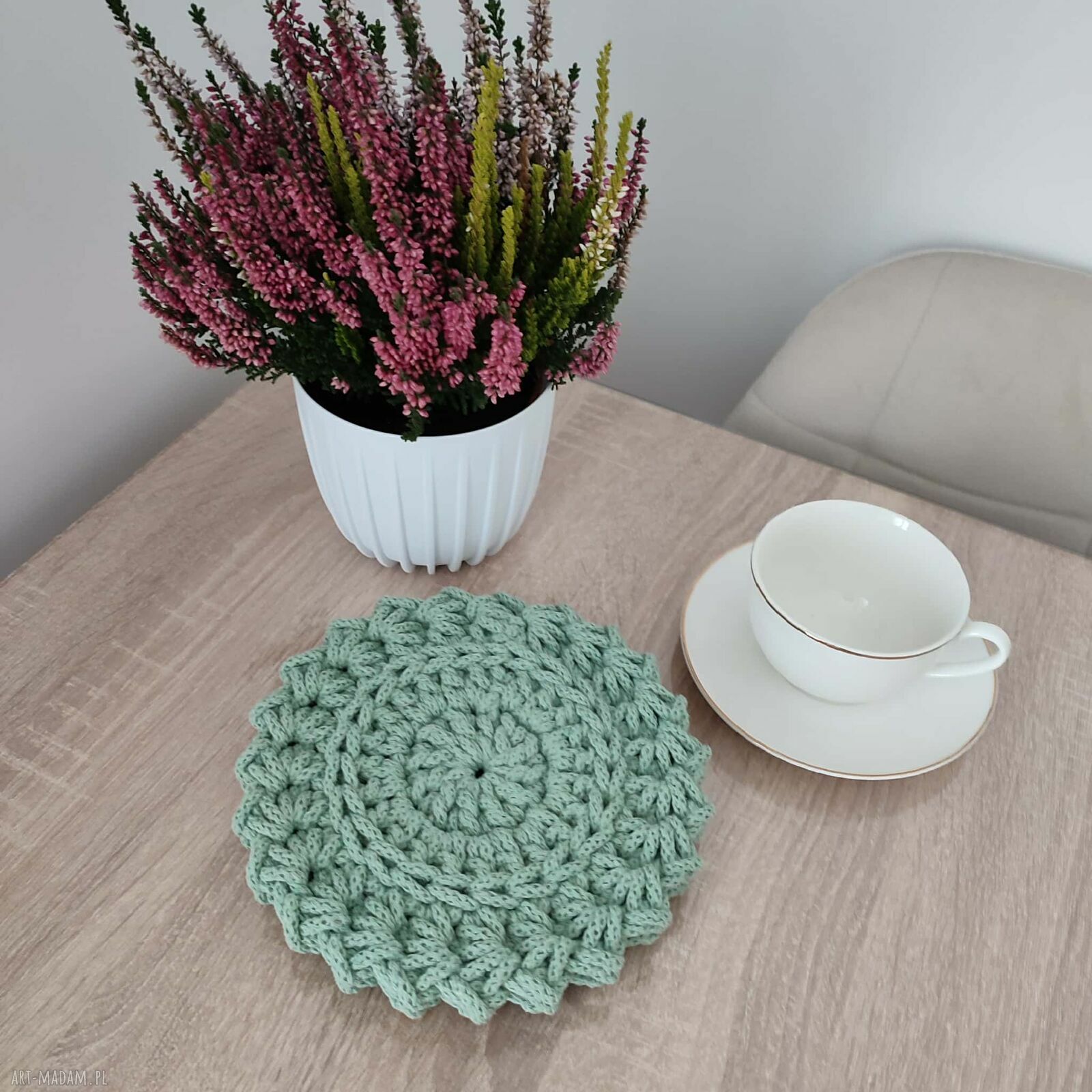 Okrągła podkładka szydełkowa 20 cm ze sznurka boho - ręcznie robiona