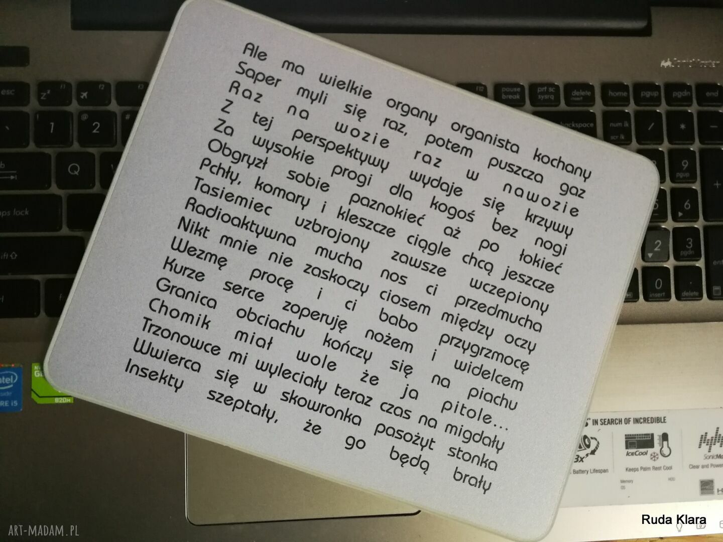 Podkładka pod mysz 24x19 cm - esencja absurdu w ładnym opakowaniu
