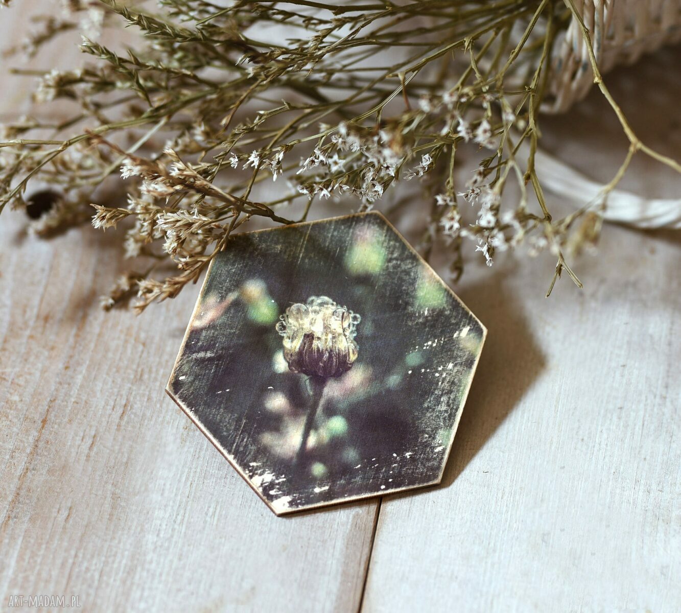 Podkładka pod kubek retro i vintage z polnym kwiatem - decoupage na brzozie