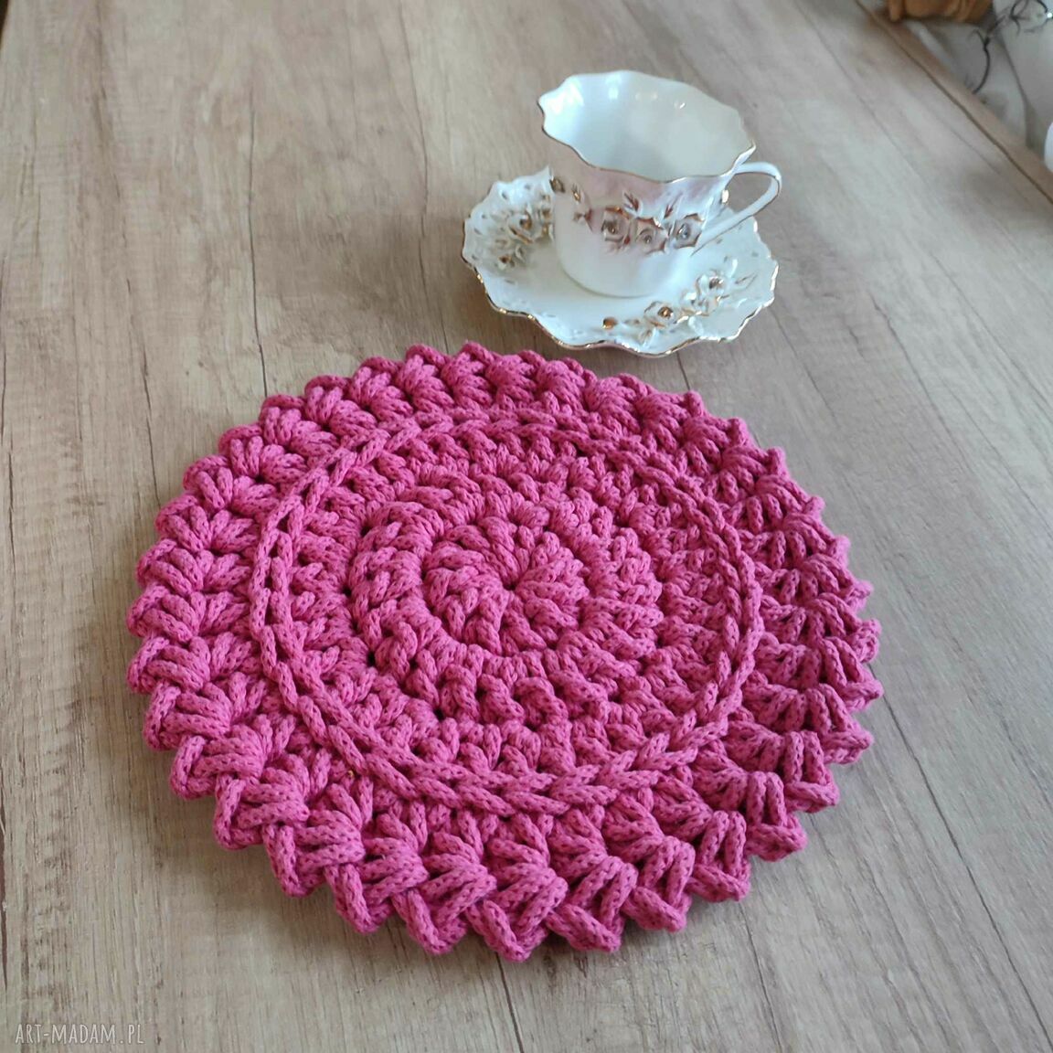 Podkładka pod kubek ze sznurka szydełkowa 26 cm