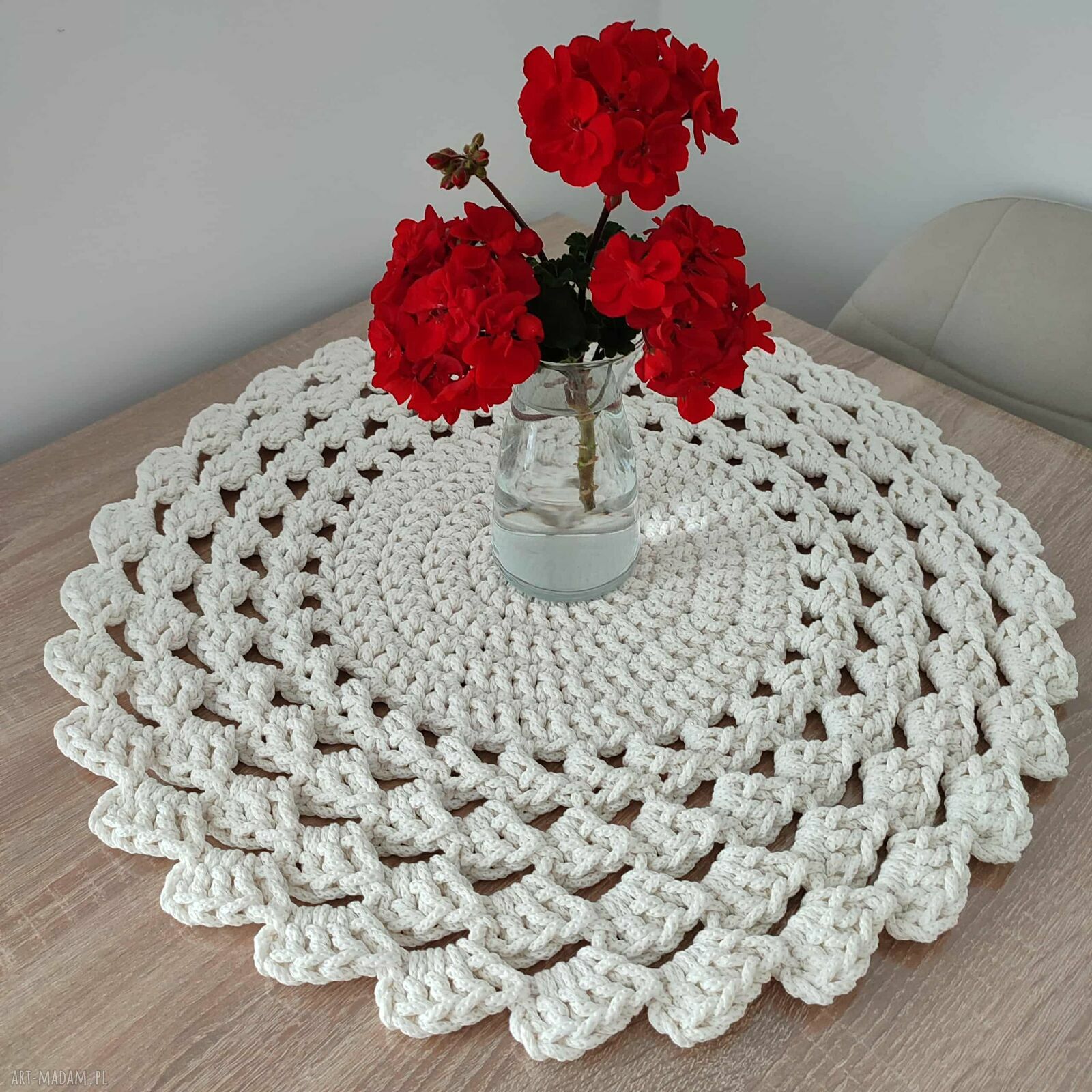 Podkładka szydełkowa ze sznurka 60 cm na stolik kawowy