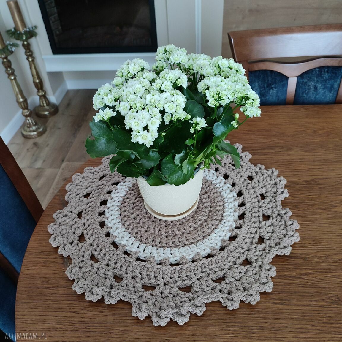 Okrągła podkładka szydełkowa 50 cm na stolik kawowy