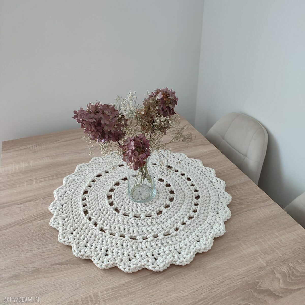 Podkładka szydełkowa na stolik 55 cm ze sznurka (boho)
