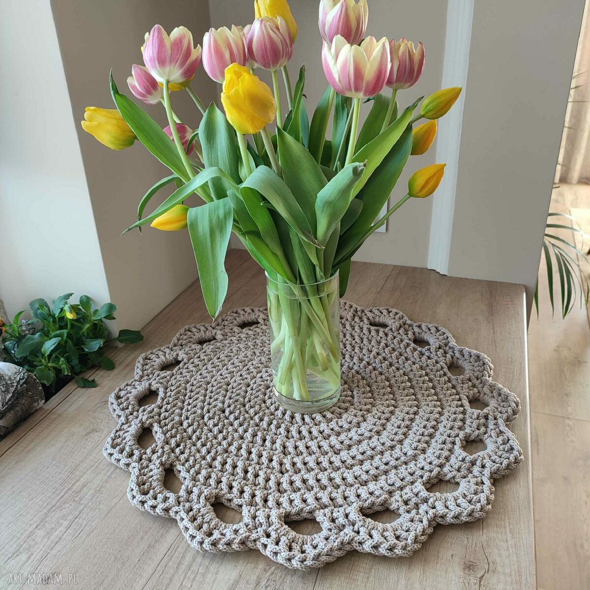 Podkładka szydełkowa na stolik kawowy 50 cm