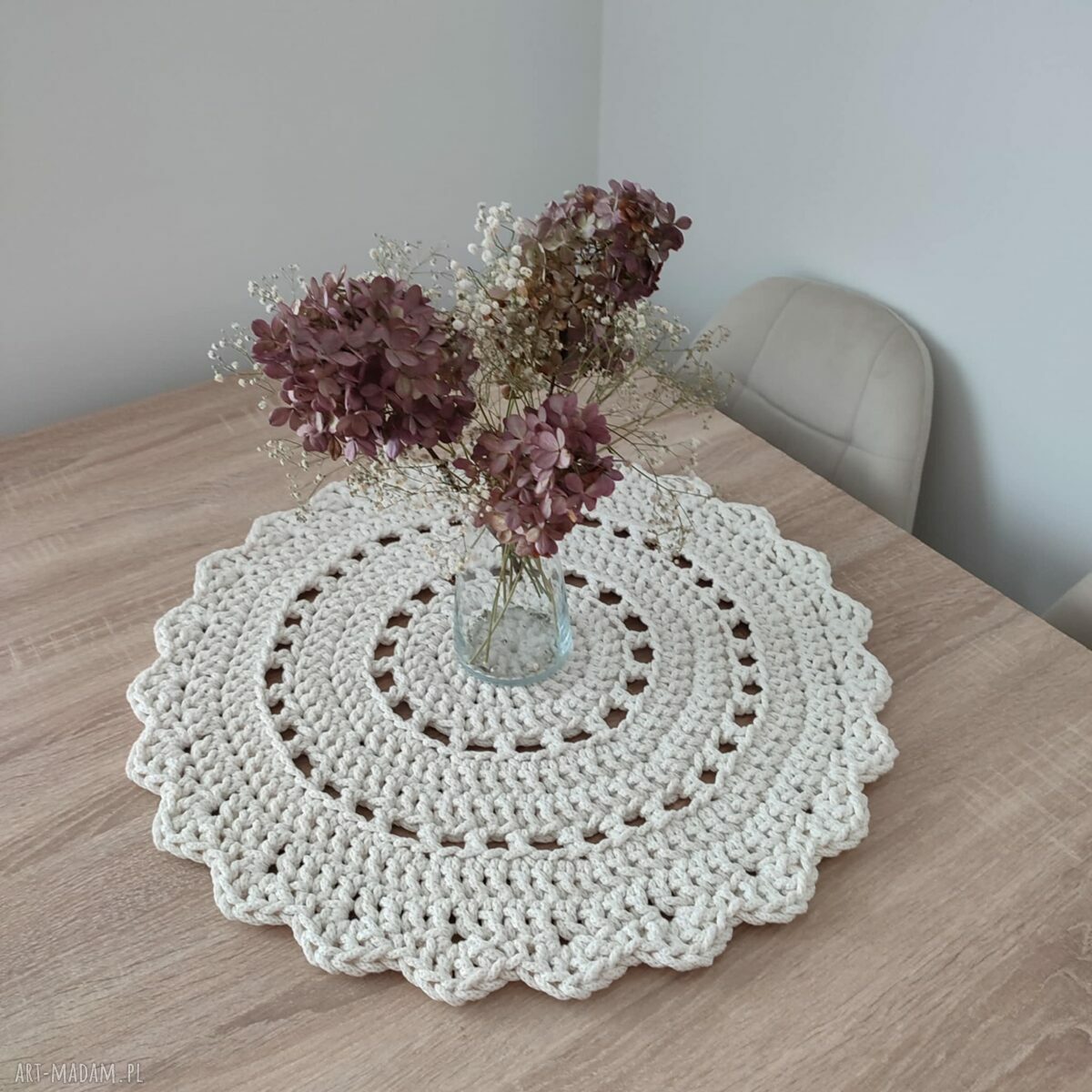 Podkładka szydełkowa na stolik 55 cm ze sznurka boho