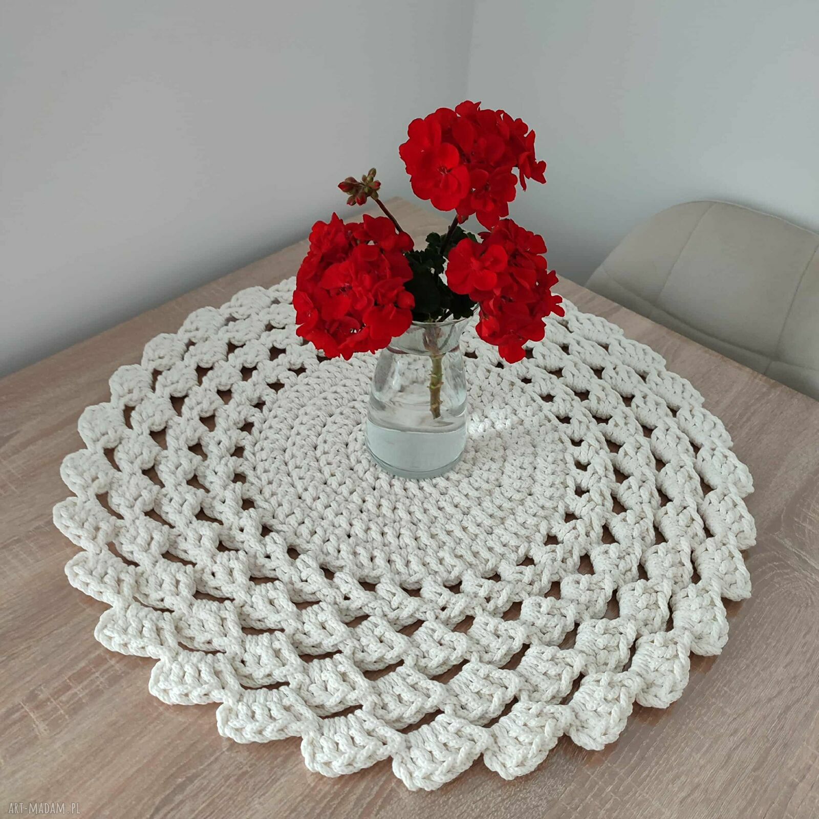 Podkładka szydełkowa ze sznurka 60 cm na stolik kawowy