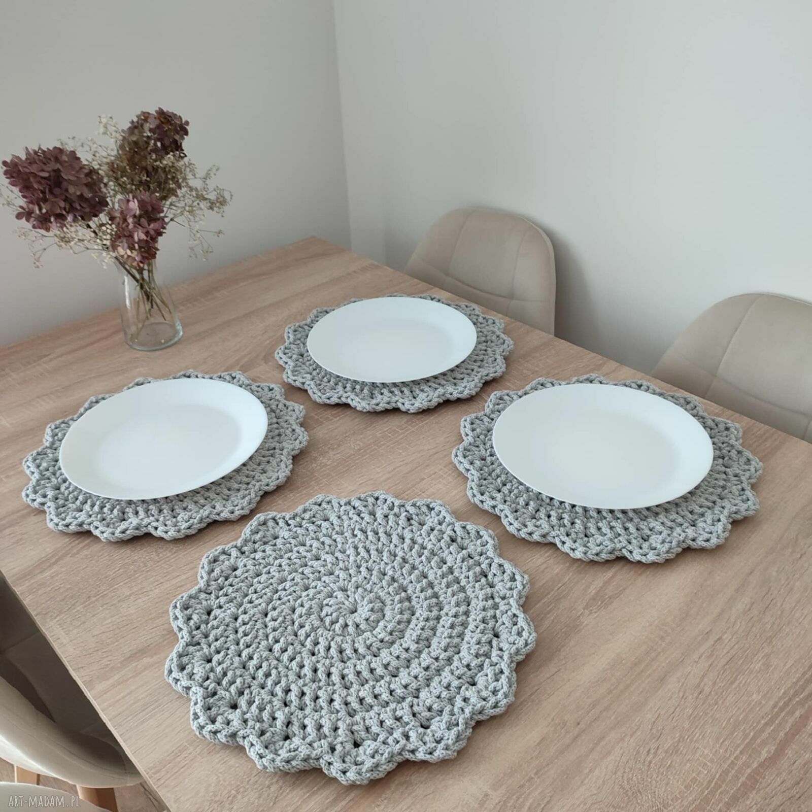 Ręcznie szydełkowana podkładka pod talerze 35 cm