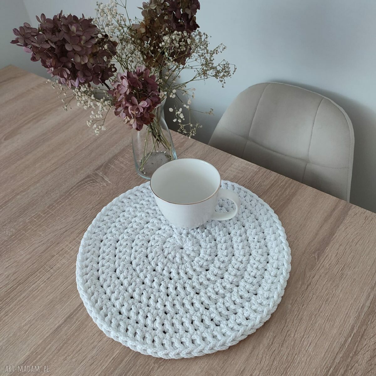 Podkładka szydełkowa okrągła ze sznurka 33 cm