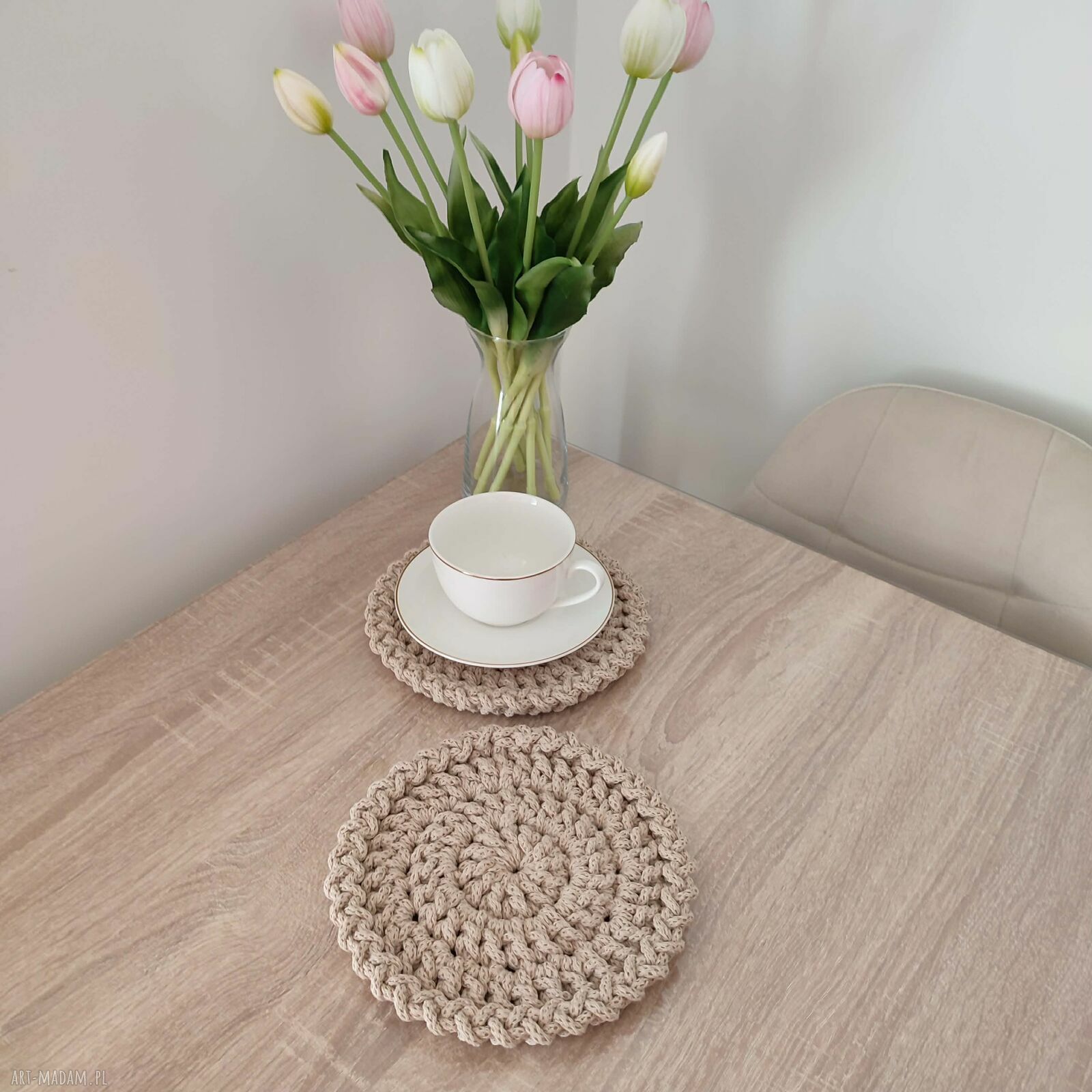 Podkładka szydełkowa pod kubki ze sznurka, okrągła 20 cm