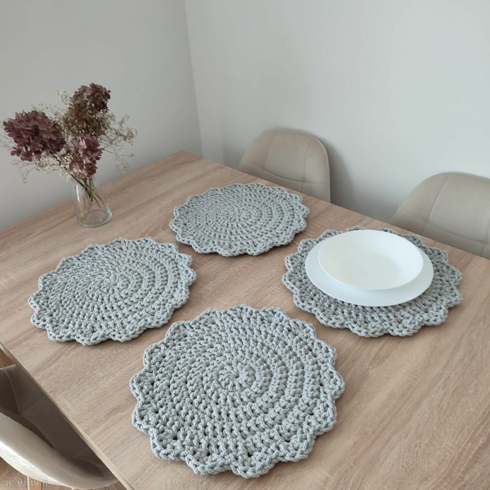 Ręcznie szydełkowana podkładka pod talerze 35 cm