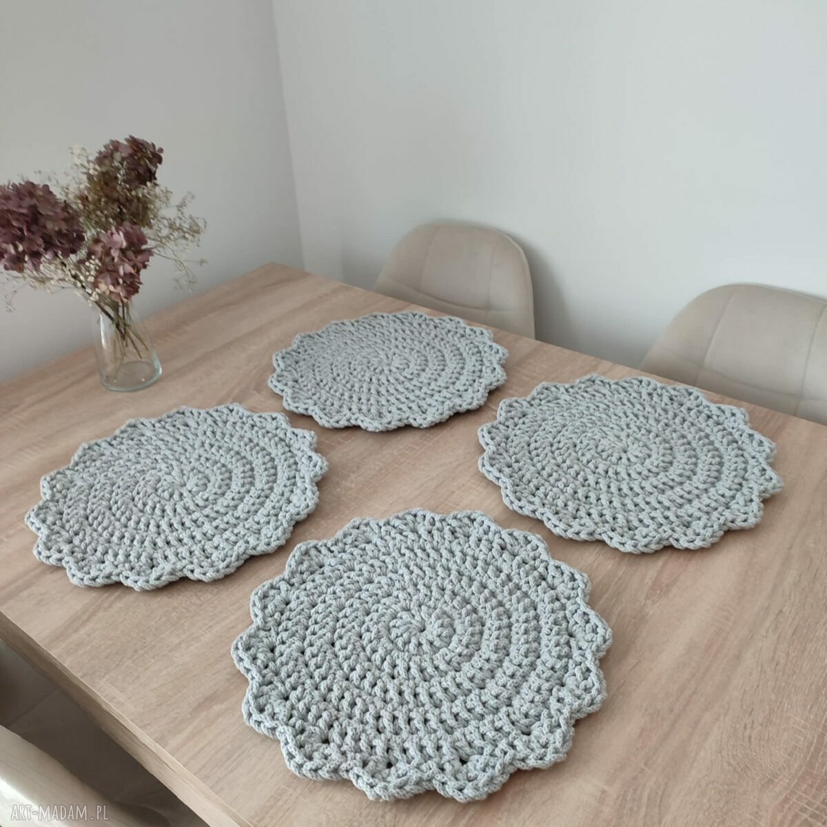 Podkładka szydełkowa pod talerze ze sznurka bawełnianego 30 cm