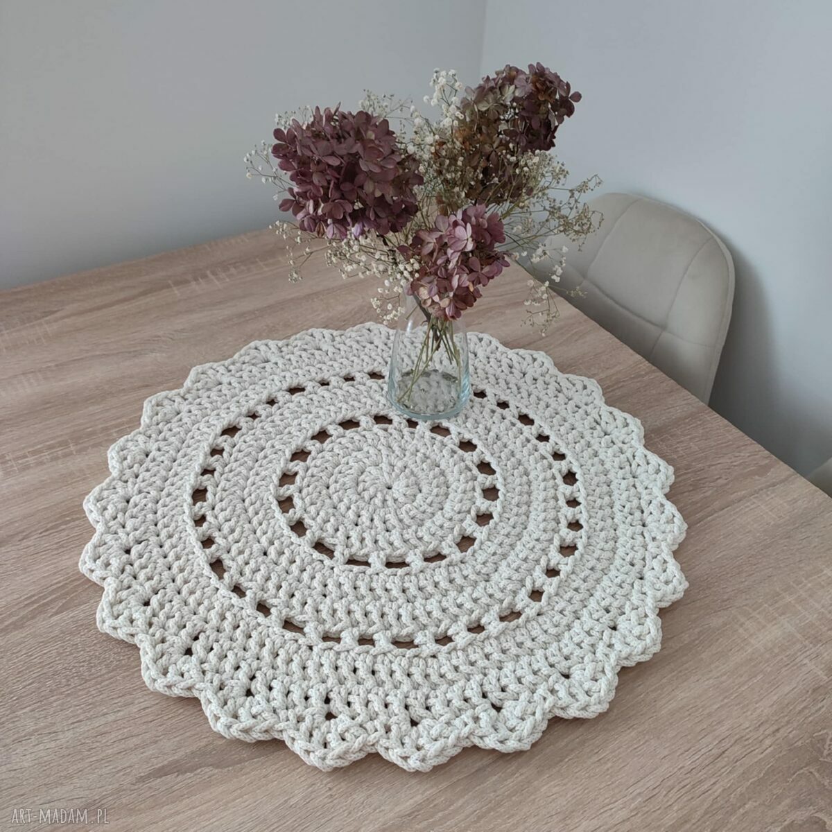 Podkładka szydełkowa na stolik 55 cm ze sznurka (boho)