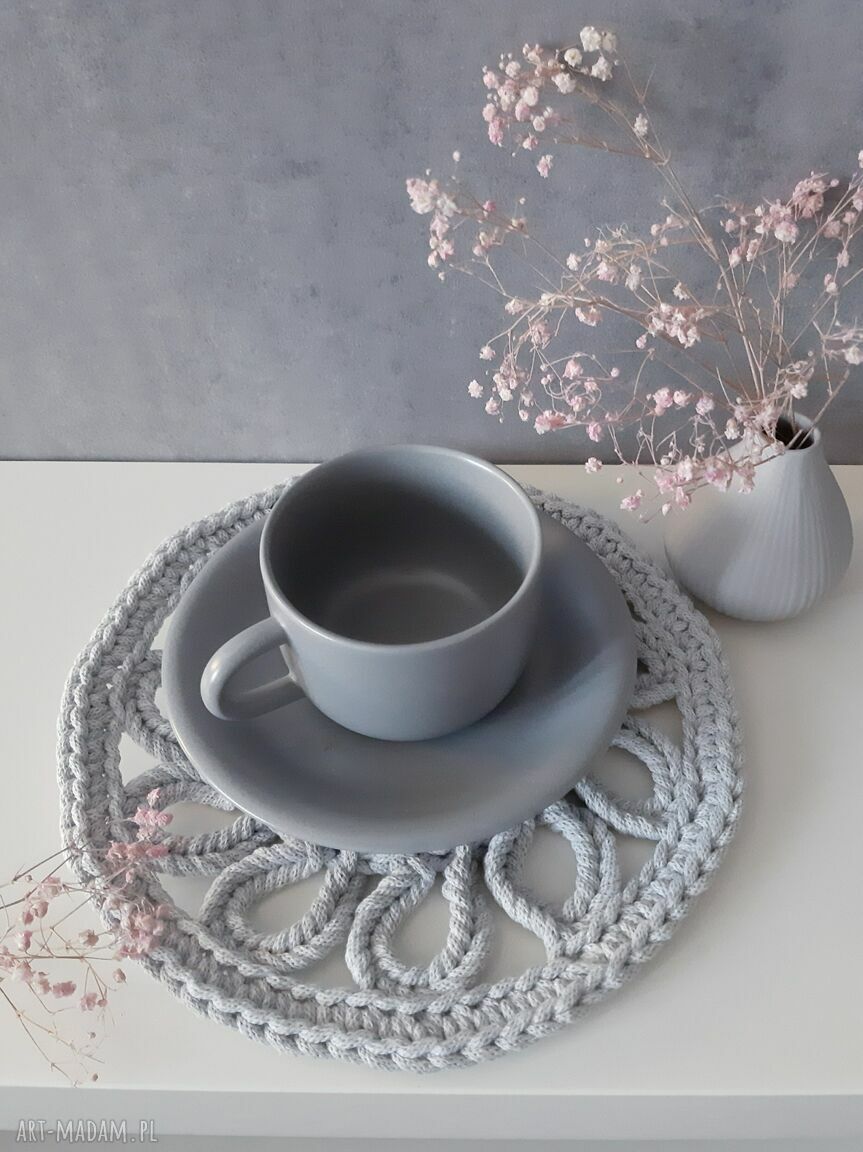 Ręcznie pleciona podkładka ze sznurka bawełnianego 24 cm w kolorze popielatym
