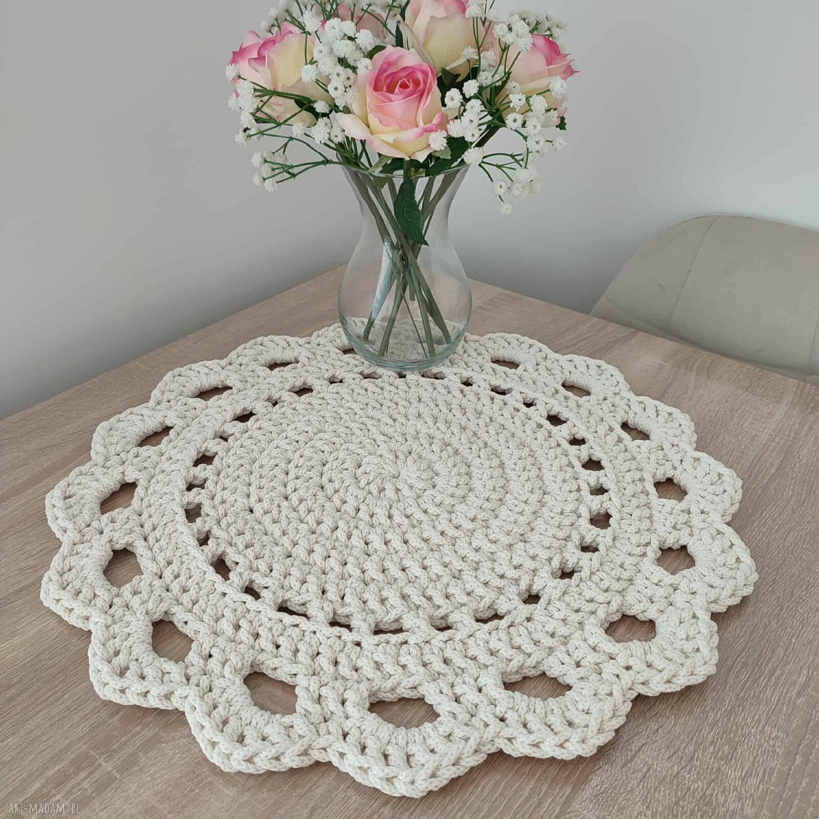 Okrągła podkładka ze sznurka bawełnianego 50 cm, szydełkowa