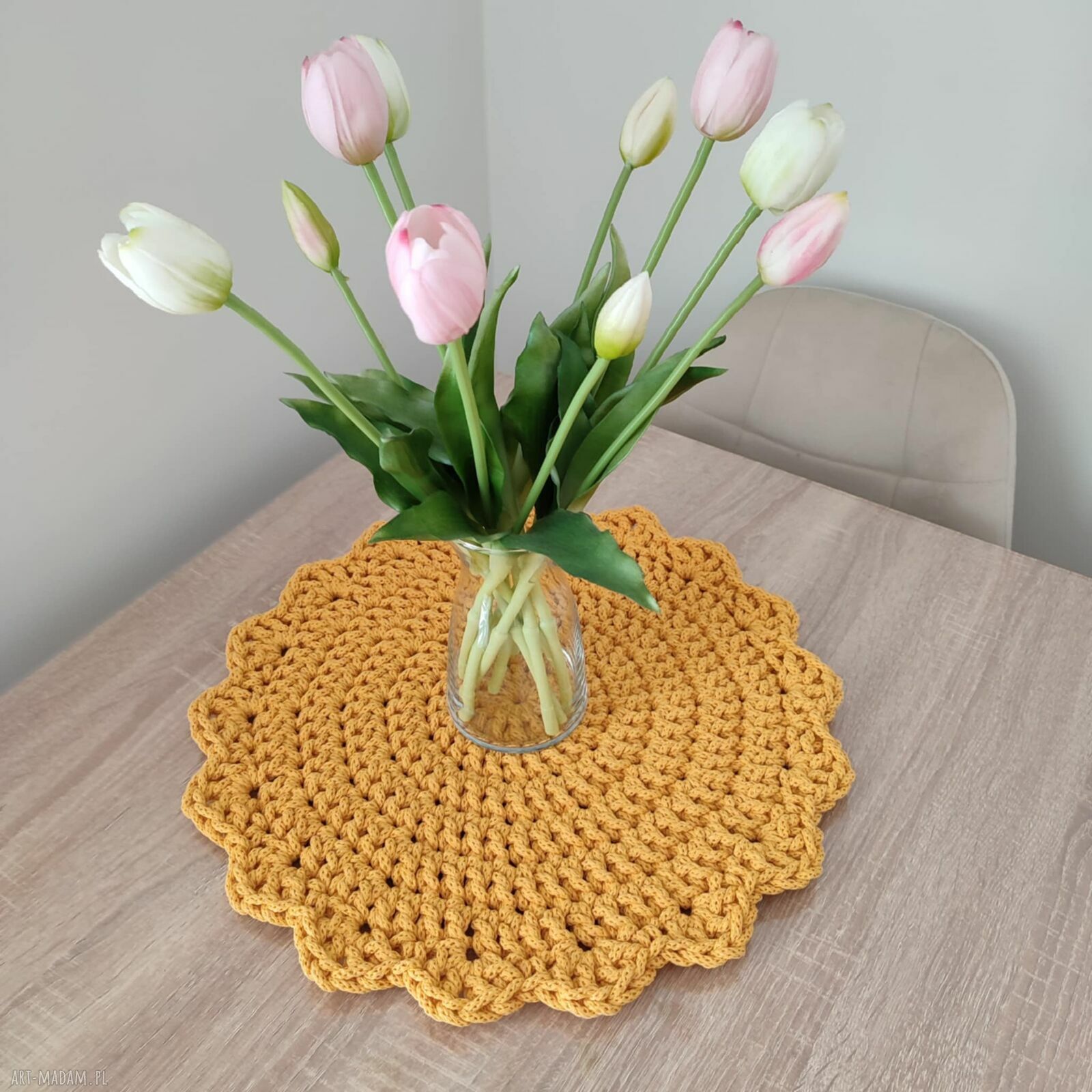 Okrągła podkładka ze sznurka szydełkowana 42 cm