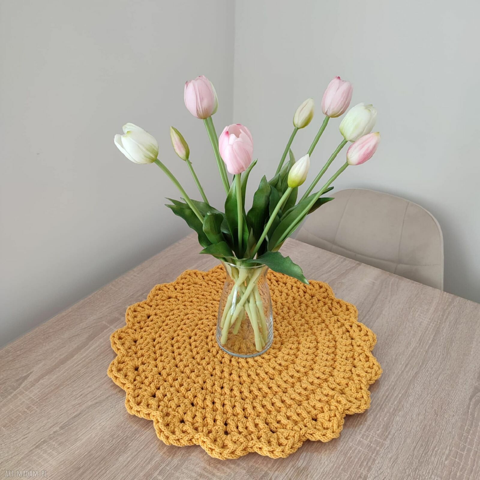 Okrągła podkładka ze sznurka szydełkowana 42 cm