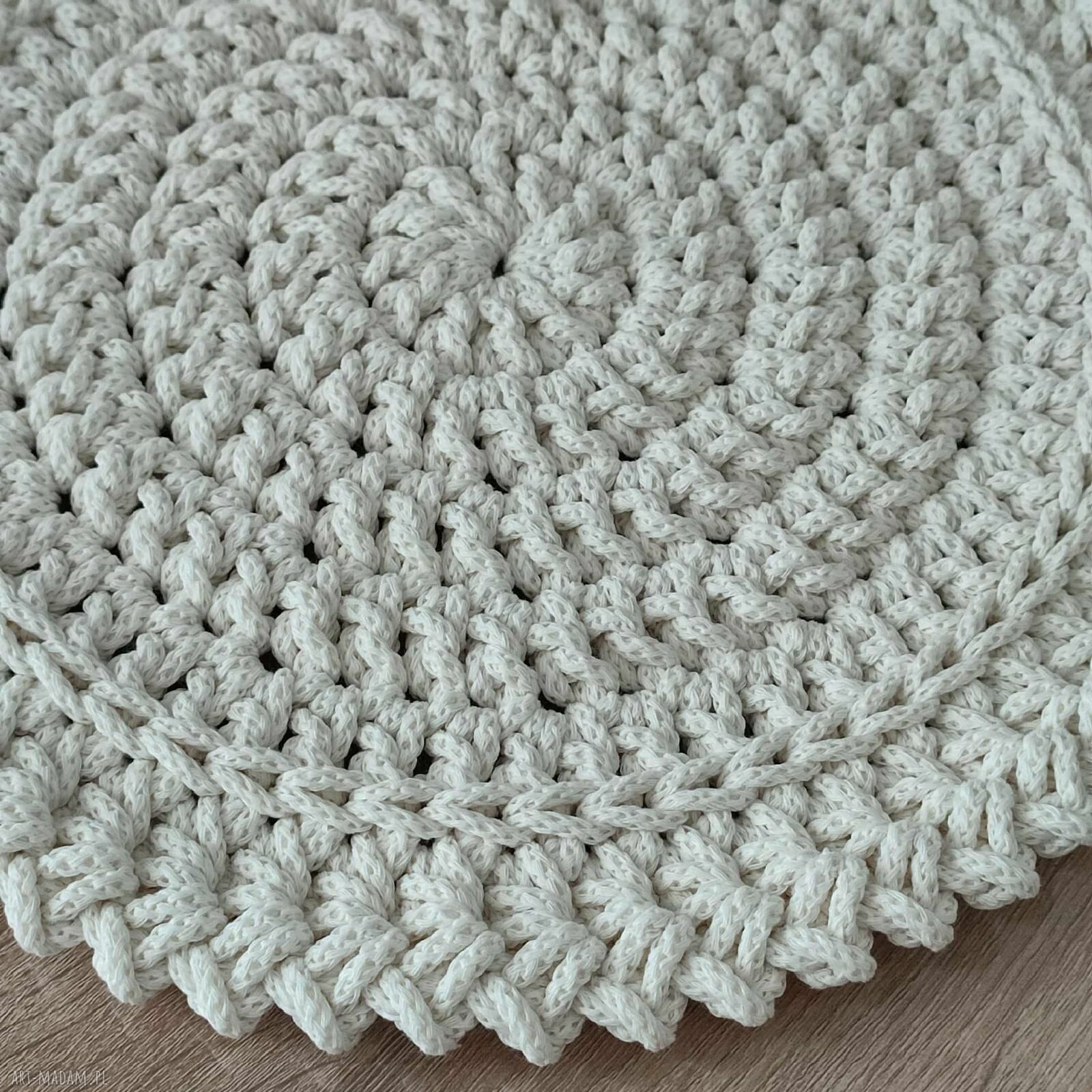 Okrągła podkładka szydełkowa ze sznurka bawełnianego 38 cm