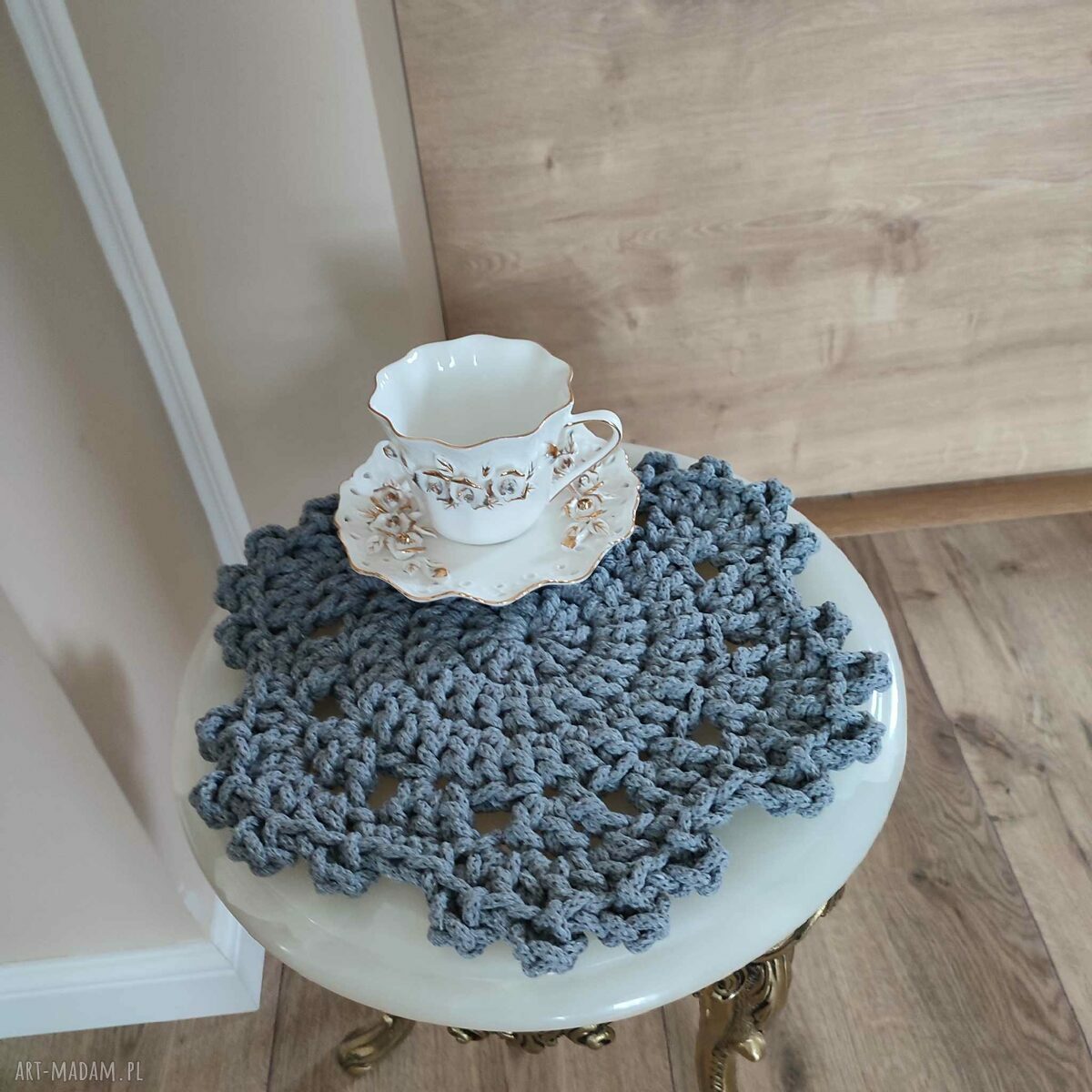 Podkładka ze sznurka bawełnianego 32 cm - ręcznie szydełkowana na co dzień