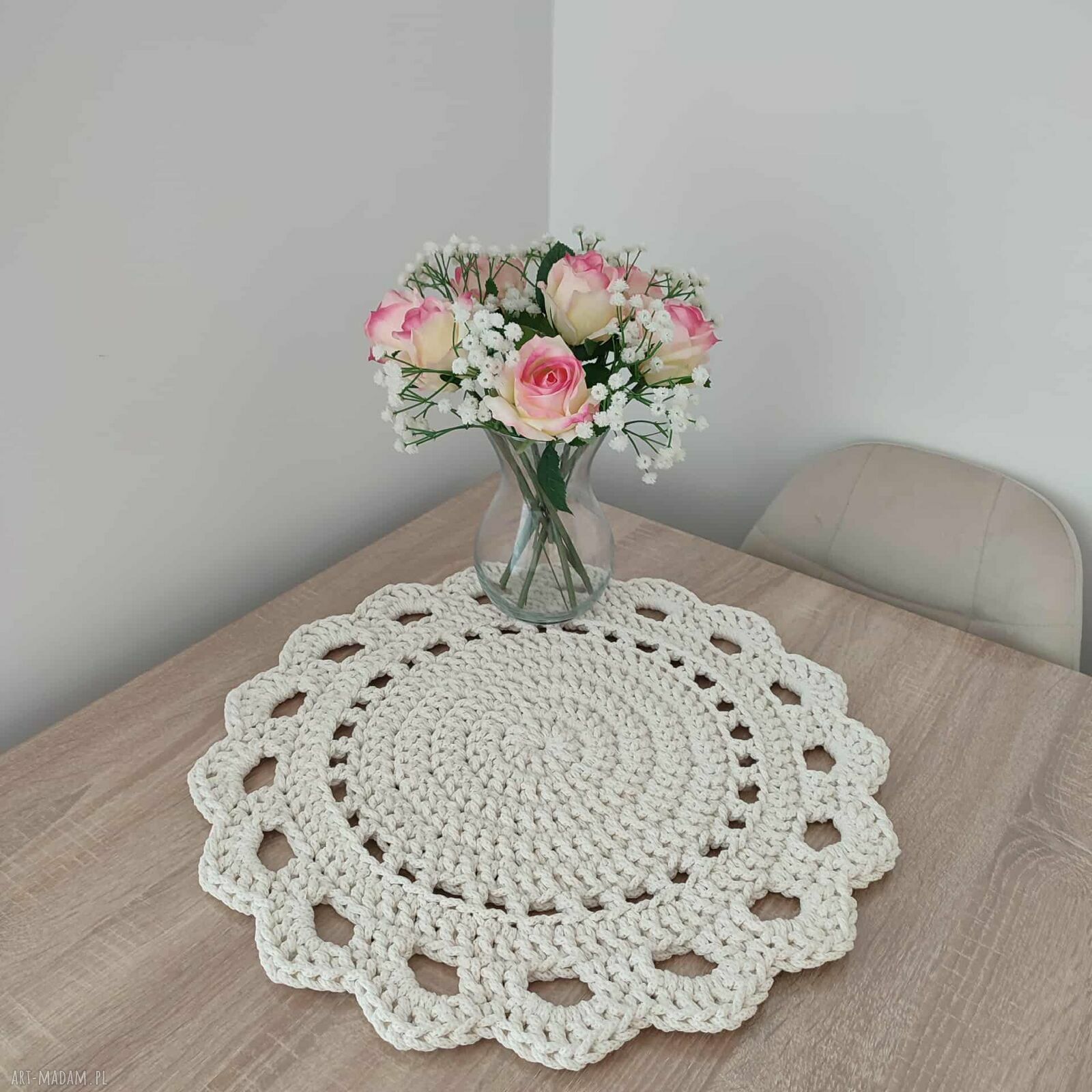 Okrągła podkładka ze sznurka bawełnianego 50 cm, szydełkowa