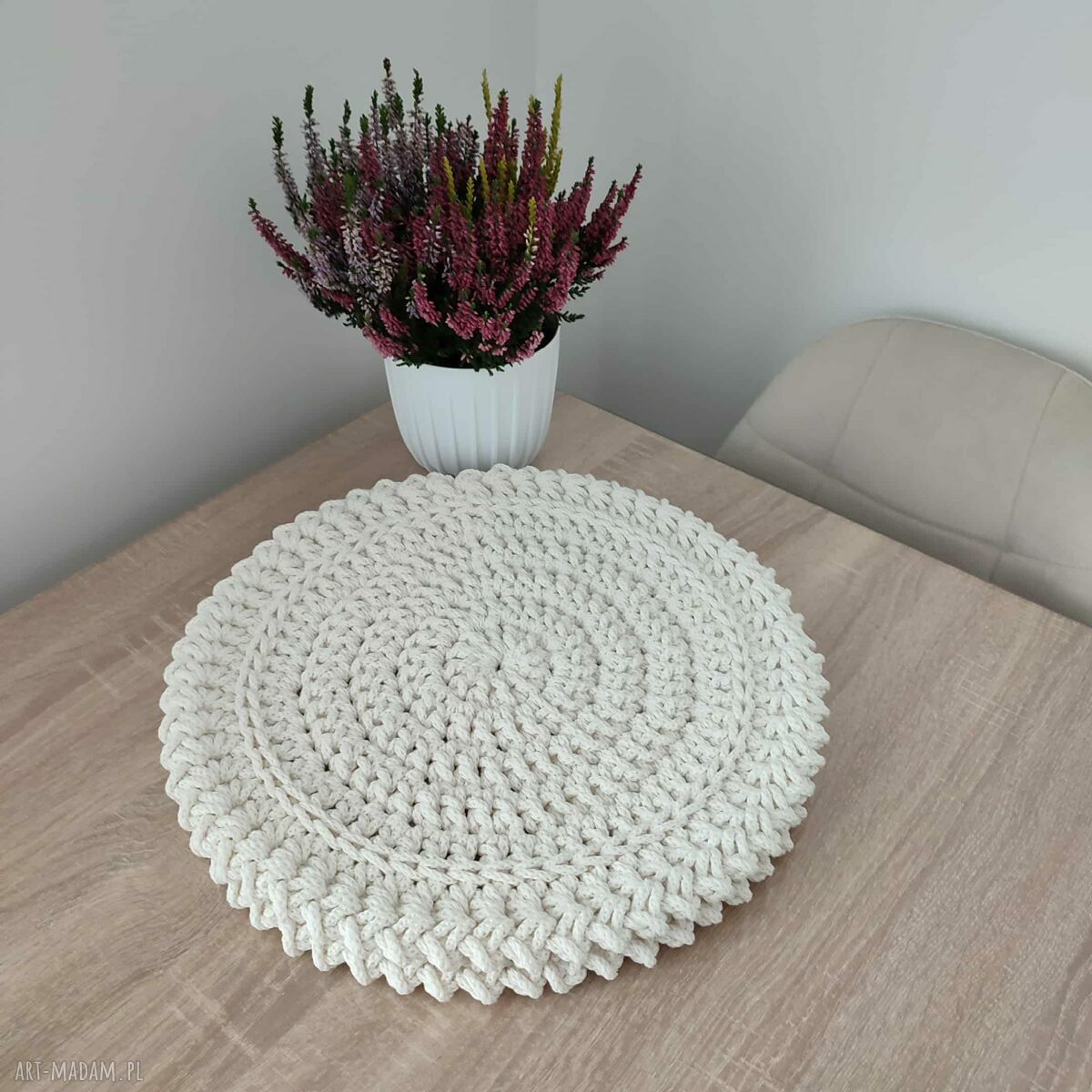 Okrągła podkładka szydełkowa ze sznurka bawełnianego 38 cm