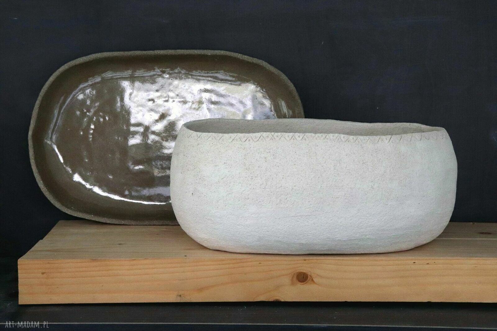Podłużna donica ceramiczna z surowej gliny